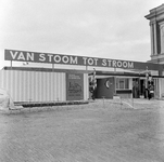 854531 Afbeelding van de ingang van de jubileumstentoonstelling Van Stoom tot Stroom in het Spoorwegmuseum ...
